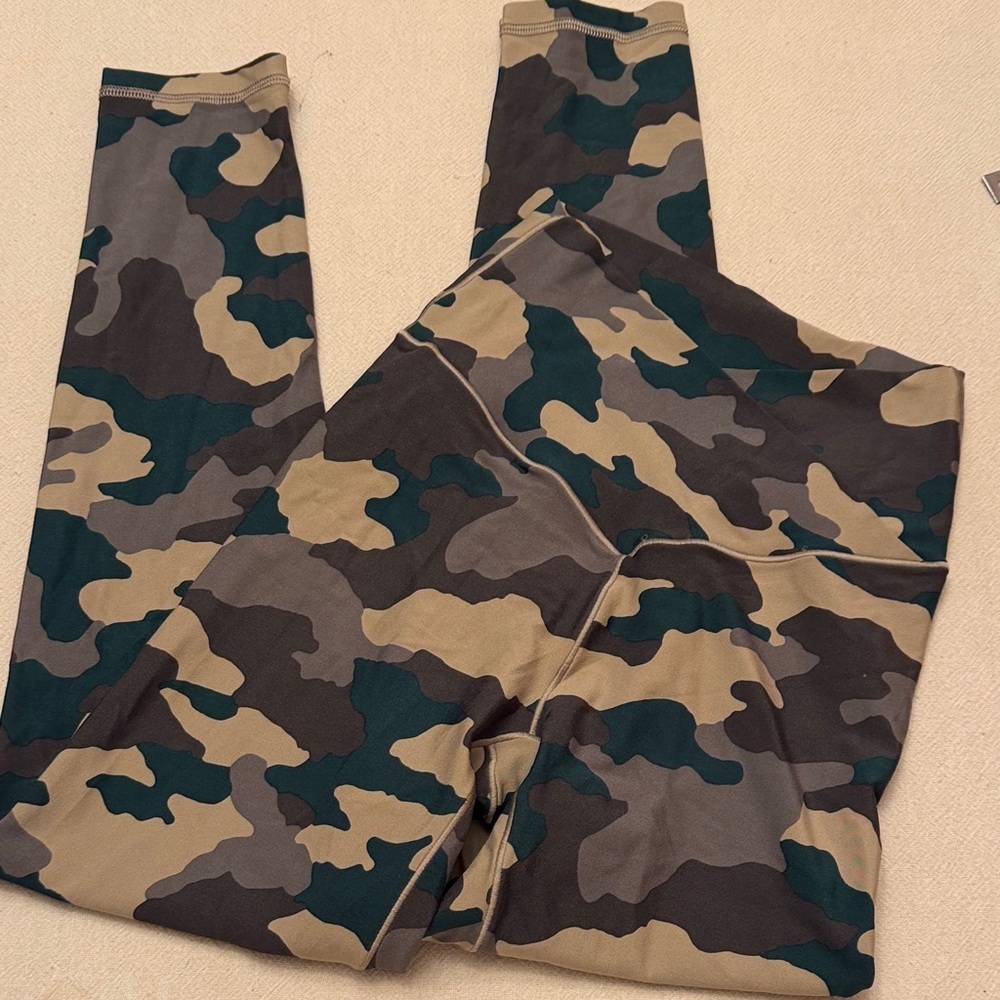 Aerie Camo Real Me High Waisted Crossover
Legging Small Short “flawed” - Picture 2 of 8